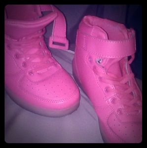 Mohem sz 37 / 7. Hot Pink high top sneakers
